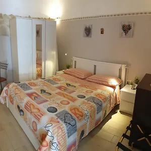 giovanni-s-little-house.sicilyhotelsitaly.net/